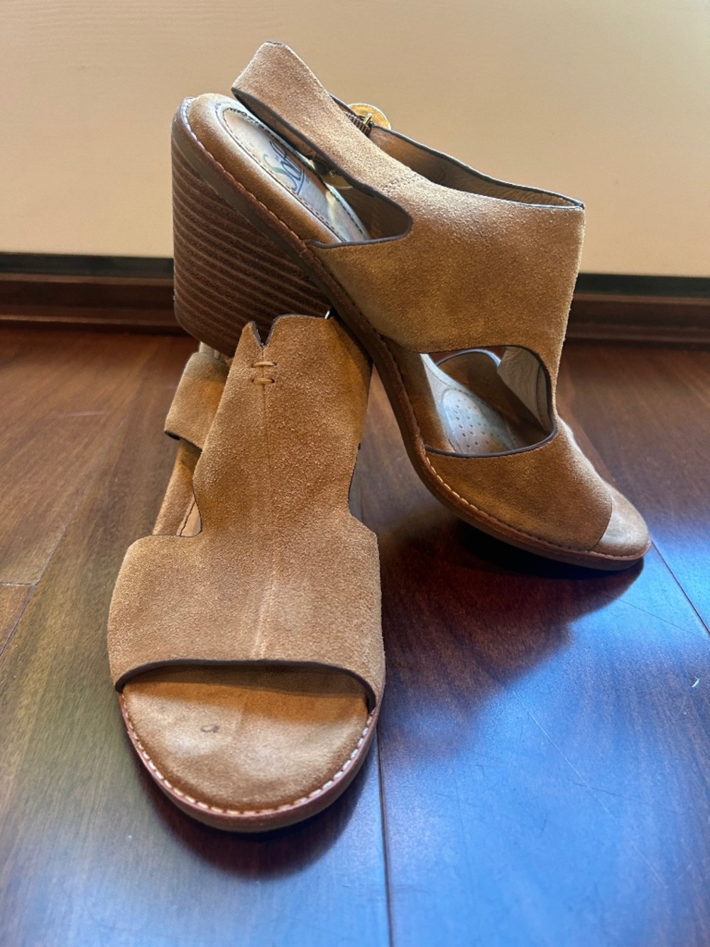 Sofft heeled sandals in tan suede size 8.5 worn once